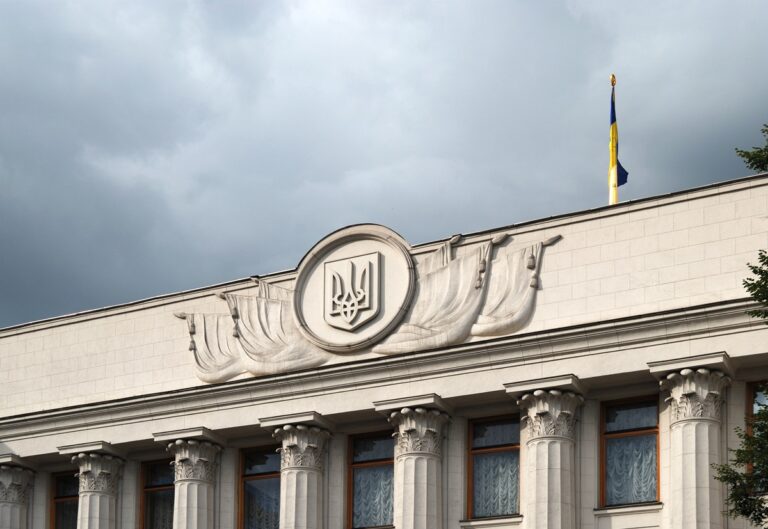 Новини України - У Раді пропонують дозволити військові контракти 60+