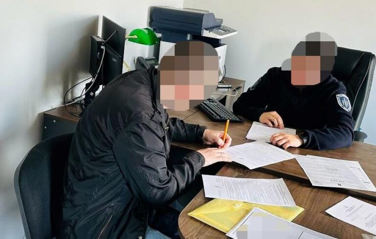 Новини України - Викрито чиновника ТЦК, який за гроші змінював дані в системі Оберіг