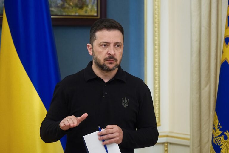 Новини України - Зеленський заслухав доповідь Сирського