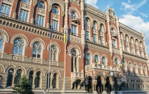 Новини бізнесу - Банки майже втричі скоротили ввезення готівкових доларів в Україну