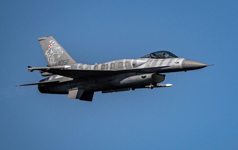 Новини світу - Чехія навчатиме українців на F-16 - прем'єр