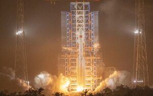 Технології - Китайська ракета вивела на орбіту групу апаратів для космічних обчислень
