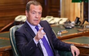 Новини світу - Медведєв пригрозив Трампу "Третьою світовою"