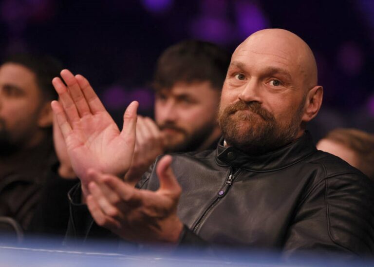 Новини спорту - Менеджер Ф’юрі: Тайсон підготується до третього бою з Усиком