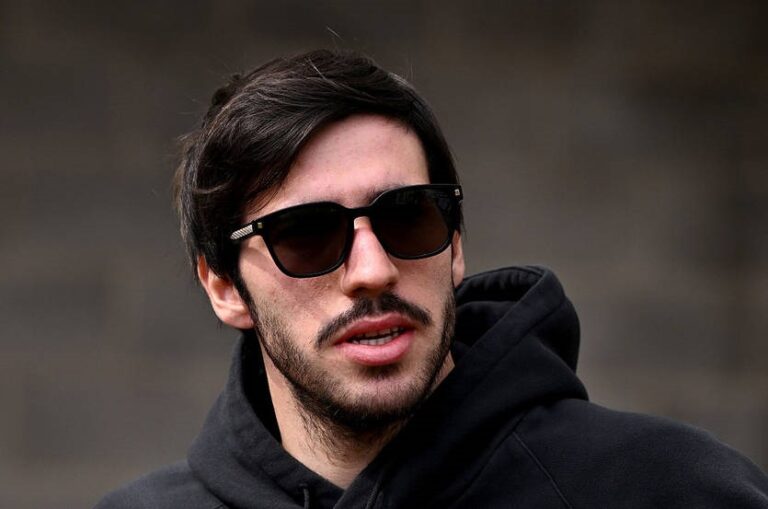 Новини спорту - Пара манчестерських клубів воліють бачити у своєму складі гравця Ньюкасла