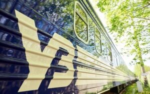 Новини України - Росіяни обстріляли пасажирський локомотив у Херсоні