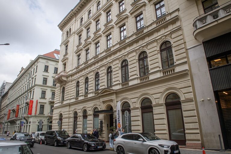 Новини бізнесу - Угорщина через рекордний дефіцит заморозила частину бюджетних витрат
