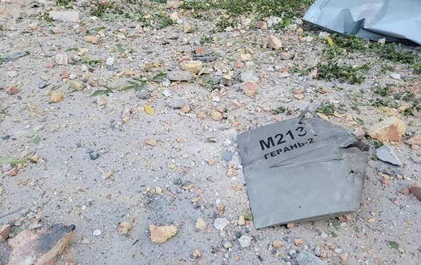 Новини Києва - Уламки російського дрона впали на території школи в Києві