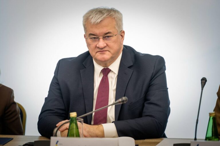 Новини світу - ЄС ускладнив життя російським олігархам - Сибіга