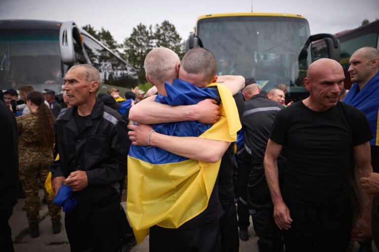 Новини України - З російського полону повернулись 303 військових