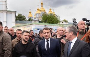 Новини України - Зеленський, Макрон і Стармер погуляли в центрі Києва