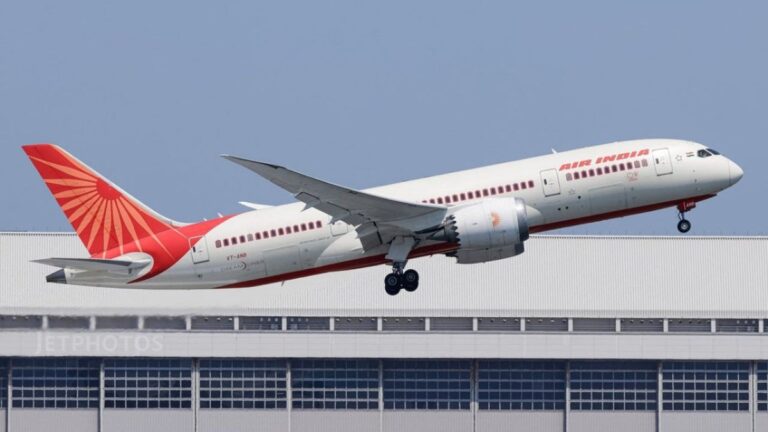 Новини бізнесу - Акції Boeing впали на на 8% після катастрофи літака в Індії