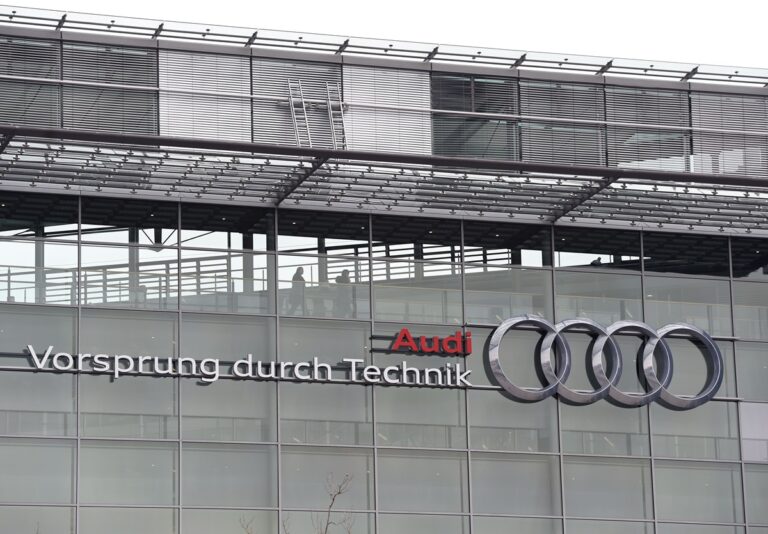 Авто новини - Audi офіційно відмовилася від планів випускати тільки електромобілі