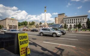 Новини бізнесу - Долар упав в обмінниках, євро оновив рекорд