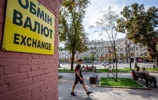 Новини бізнесу - Долар впав в обмінниках, євро - стабілізувався