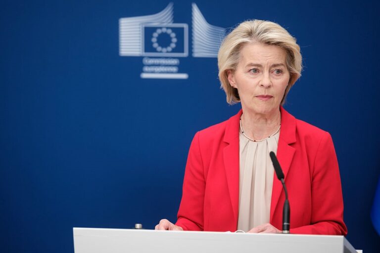 Новини світу - Фон дер Ляєн загрожує вотум недовіри: деталі