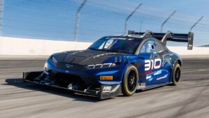 Авто новини - Ford представив екстремальний кросовер Mustang Mach-E