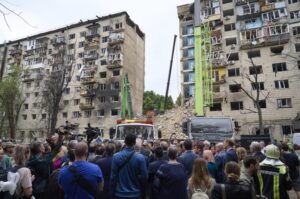 Новини України - Іноземні дипломати оглянули місце удару РФ у Києві