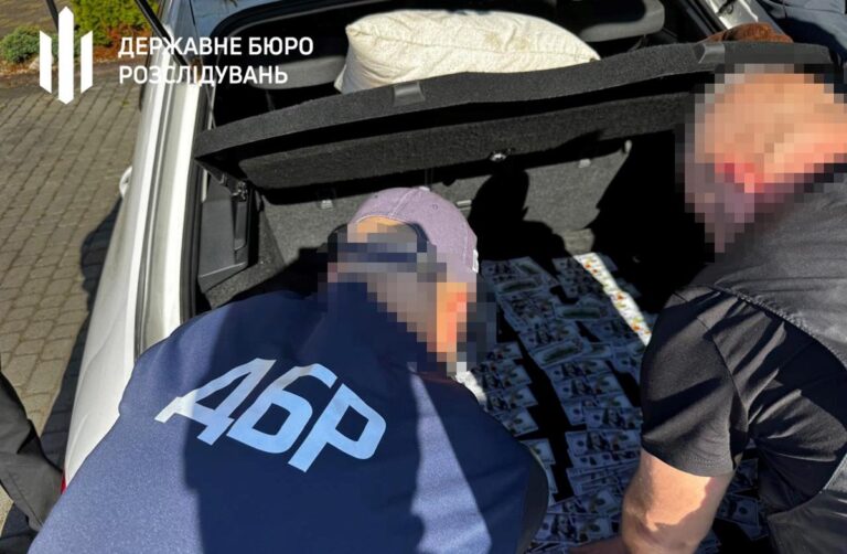 Новини України - На Рівненщині посадовець вимагав побори з правоохоронців