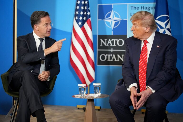 Новини світу - На саміті НАТО влаштували виставу для Трампа - ЗМІ