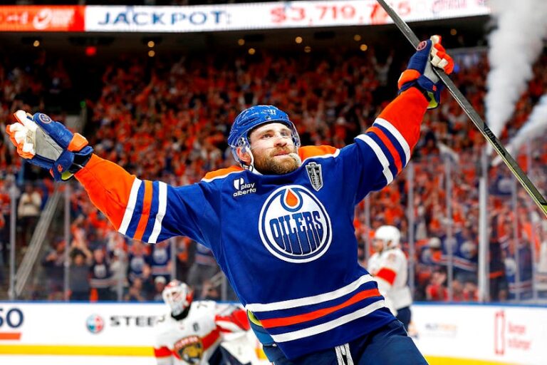 Новини спорту - НХЛ. Едмонтон відкрив фінал Кубка Стенлі перемогою