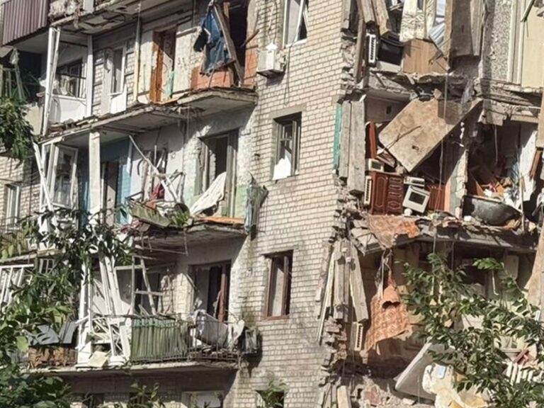 Новини України - Росіяни атакували п'ятиповерхівку у Лимані
