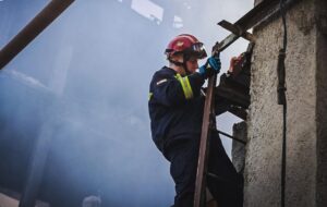Новини України - Росіяни повторно вдарили по Харкову, влучили у дім