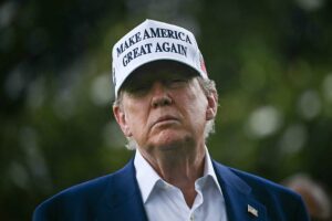 Новини бізнесу - Трамп обвалив долар до значень 2022 року