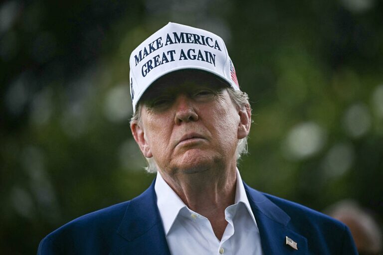Новини бізнесу - Трамп обвалив долар до значень 2022 року