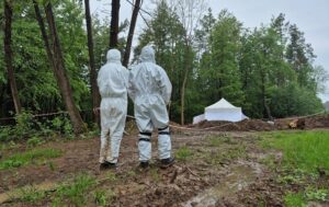 Новини України - У Кабміні попередили про фейк щодо ексгумації загиблих поляків
