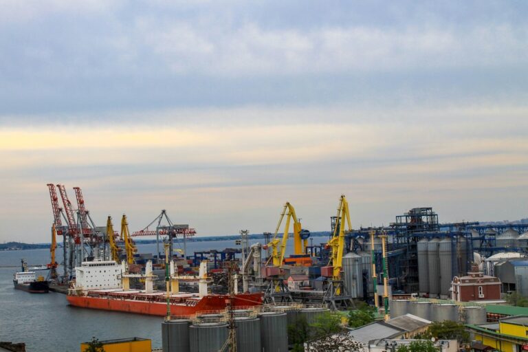 Новини бізнесу - Українські морпорти обробили 40 млн тонн вантажів з початку року
