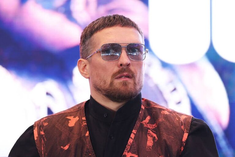 Новини спорту - Усик відповів на питання про своє майбутнє в політиці