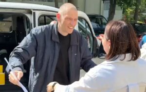 Новини світу - В Білорусі звільнили опозиціонера Тихановського