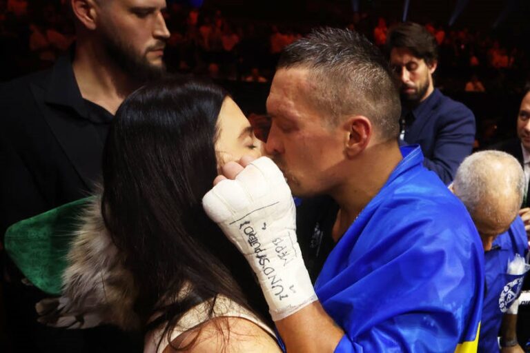 Новини спорту - Дружина Усика з усією любов’ю вітає чоловіка, який заслужив титул абсолюта