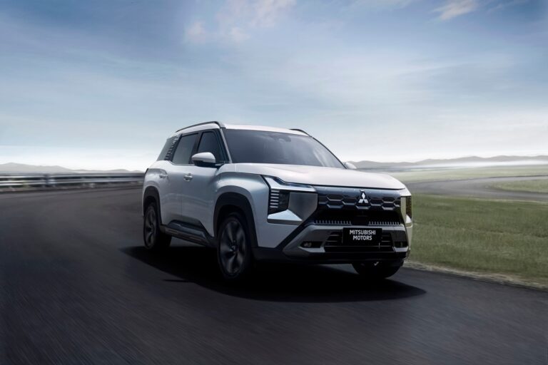 Авто новини - Mitsubishi представила трирядний позашляховик Destinator