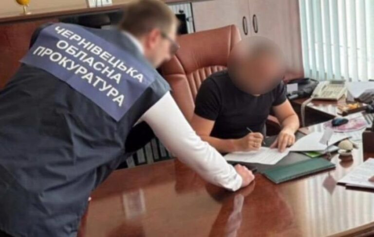 Новини України - На Буковині 10 посадовців отримали підозри за розтрату бюджетних коштів
