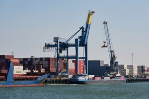 Новини світу - Найбільший порт Європи готують до війни з РФ - ЗМІ