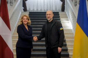 Новини України - Перша партія БТР уже прибула в Україну - прем’єр Латвії