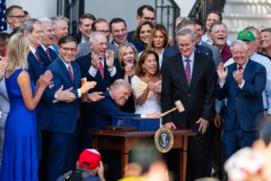 Новини світу - Трамп підписав "великий прекрасний закон"