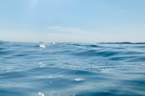 Новини України - Трьох підлітків на матраці віднесло в море в Одесі