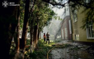 Новини України - У Сумах росіяни повторно вдарили по місцю, де працювали рятувальники