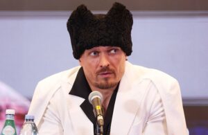 Новини спорту - Усик обрав невибагливий образ для виходу на ринг