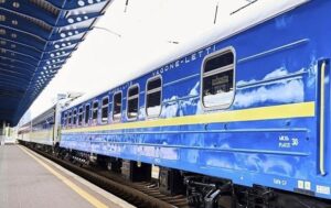 Новини України - УЗ запустила поїзд, який об'єднає південь і захід України