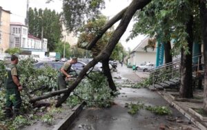 Новини України - В Україні через негоду без світла лишились сотні населених пунктів