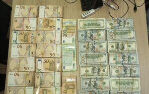 Новини України - В українця вилучили велику суму валюти на кордоні