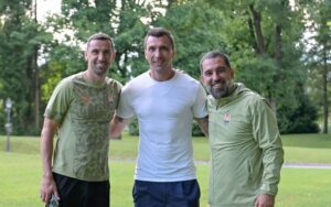 Новини спорту - Відомий спортсмен відвідав тренування Шахтаря