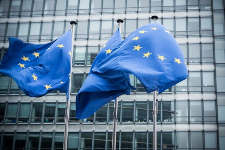 Новини світу - ЄС готує відповідь на 30% мита Трампа - ЗМІ