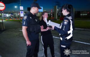 Новини України - З ОАЕ екстрадували організаторку шахрайської схеми на зборах для ЗСУ