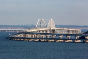 Новини України - Затор з авто на Кримському мосту встановив рекорд - 22 кілометри