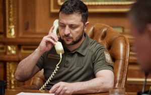 Новини України - Зеленський та Трамп обговорять призупинення поставок зброї зі США - ЗМІ